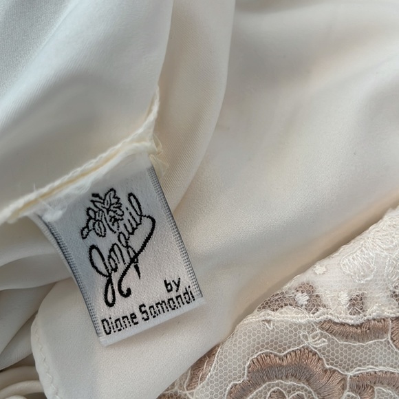 Vintage 80s Jonquil Cream with lace/embroidered collar and sleeves Robe Sz MED - Picture 3 of 5